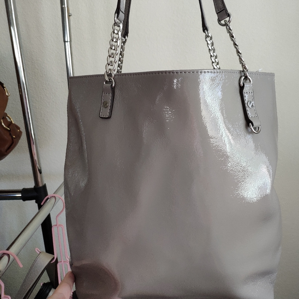 Like new Michael Kors Patent Leather tote bag, shoulder bag, purse, handbag